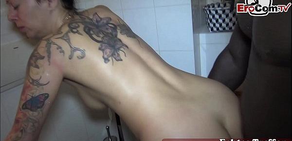 Deutsche Nachbarin amateur schlampe fickt schwarzen schwanz und schluckt